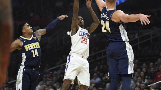 Clippers ganan a Nuggets 109-104 para su 6to triunfo al hilo