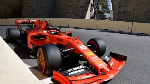Ferrari domina los terceros libres en Bakú