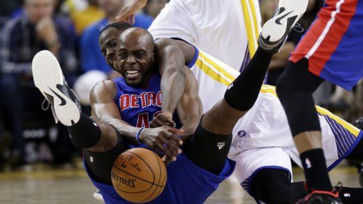 Thompson lleva a Warriors a 5to triunfo seguido ante Pistons