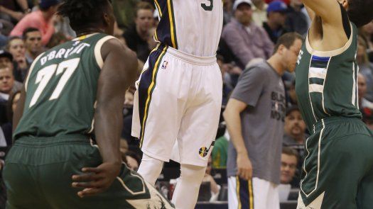 Jazz se despega en el 4to periodo y vence a Bucks