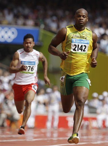 Powell domina los 100 metros; Catalayud avanza en 800 metros