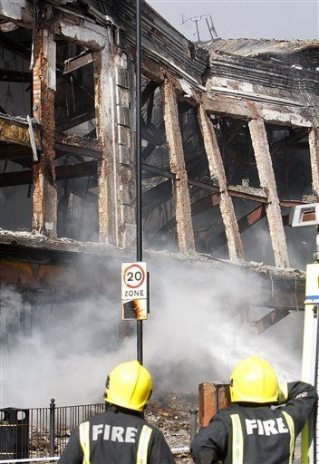 Persisten los disturbios en Londres; Más de 200 detenidos