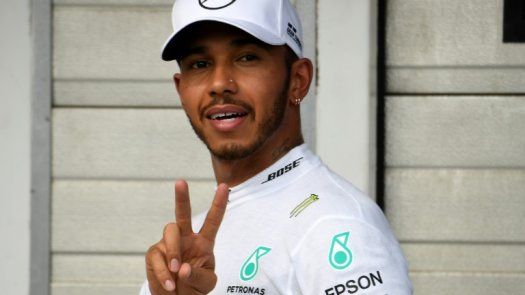 Lewis Hamilton logra la pole bajo la lluvia en Hungría