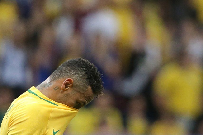 Técnico de Brasil defiende a Neymar: Hay que respetarlo