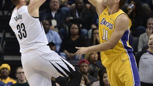 Brooks suma 19 puntos; Grizzlies doblegan a Lakers