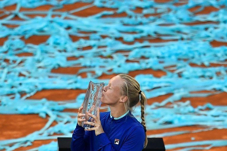 Djokovic espera rival en la final, Bertens gana el torneo de Madrid