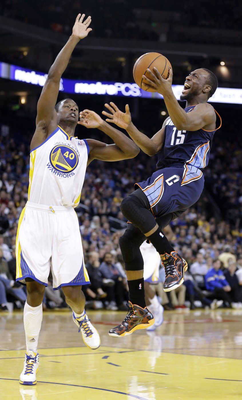 Walker vuelve y Bobcats arrollan a Warriors