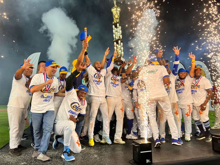Béisbol Mayor 2023: Hipólito Ortiz entre lágrimas destaca el triunfo sin estadio