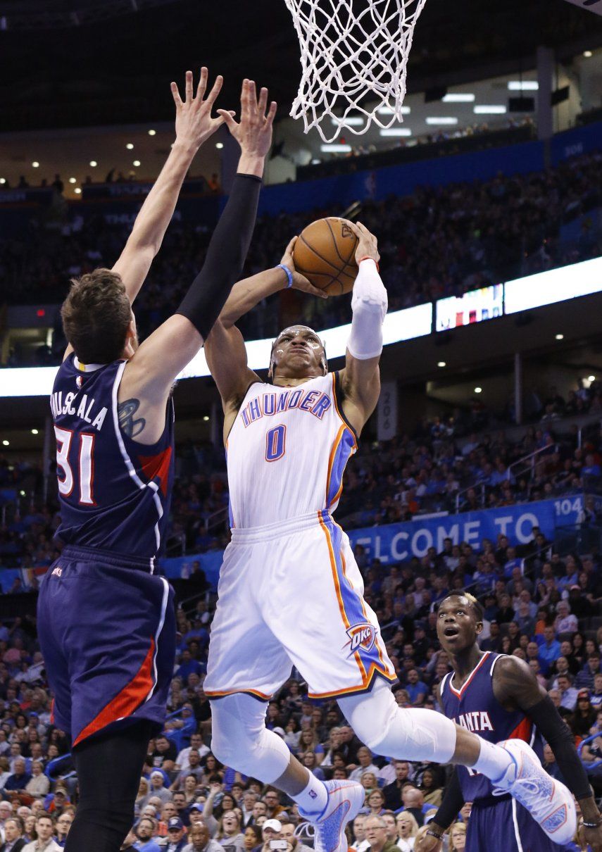 Thunder se impone a Hawks con otra gran noche de Westbrook