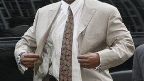 Fiscalí­a pide presentar evidencia contra Bonds