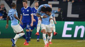 Manchester City da el golpe en Alemania al ganar al Schalke por 3-2