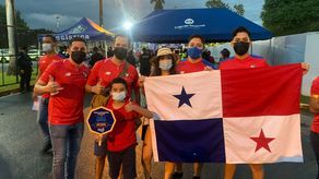 Comienzan a llegar los fanáticos al Rommel Fernández