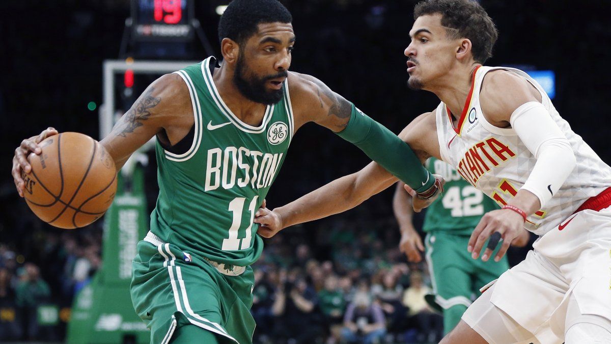 Irving anota 30 y Celtics vencen 129-120 a Hawks