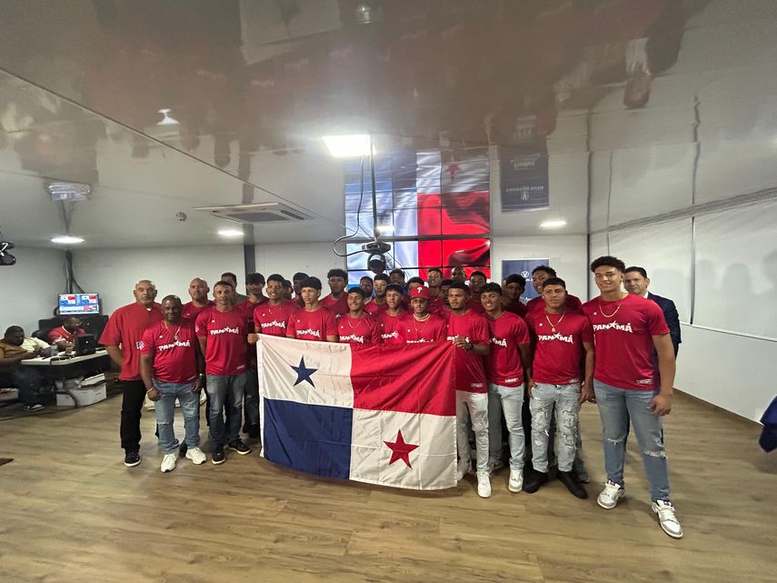 Copa Mundial de Béisbol U18: Fedebeis entrega uniformes a la novena panameña