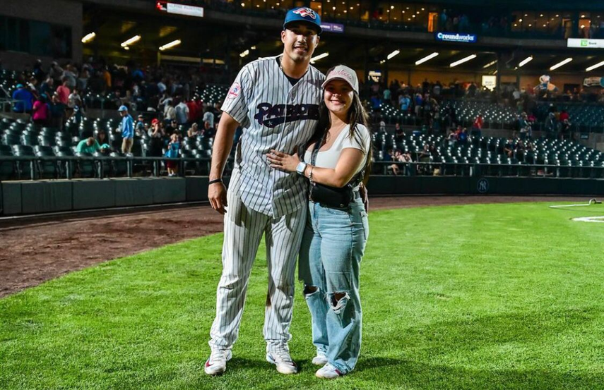 Pelotero panameño Juan Diego Crisp le propone matrimonio a su pareja en el TD Bank Ballpark