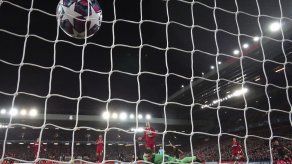 Liverpool descarta plan de cesar personal tras críticas