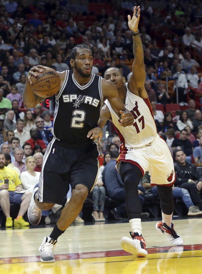 Leonard responde para que Spurs derrote al Heat