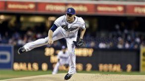 Kennedy derrota 12-2 a Diamondbacks