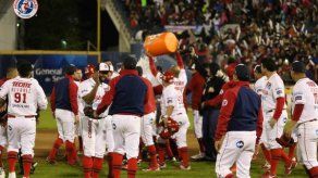 Aguilas y Yaquis pegan primero en semis de la liga mexicana