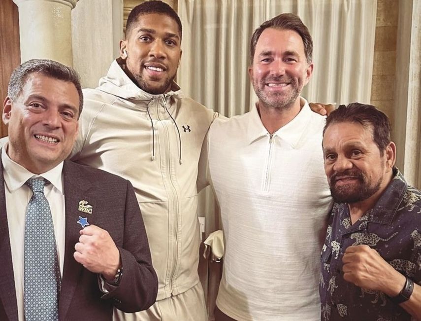 Roberto Durán: El ídolo que se roba las miradas en Riyadh