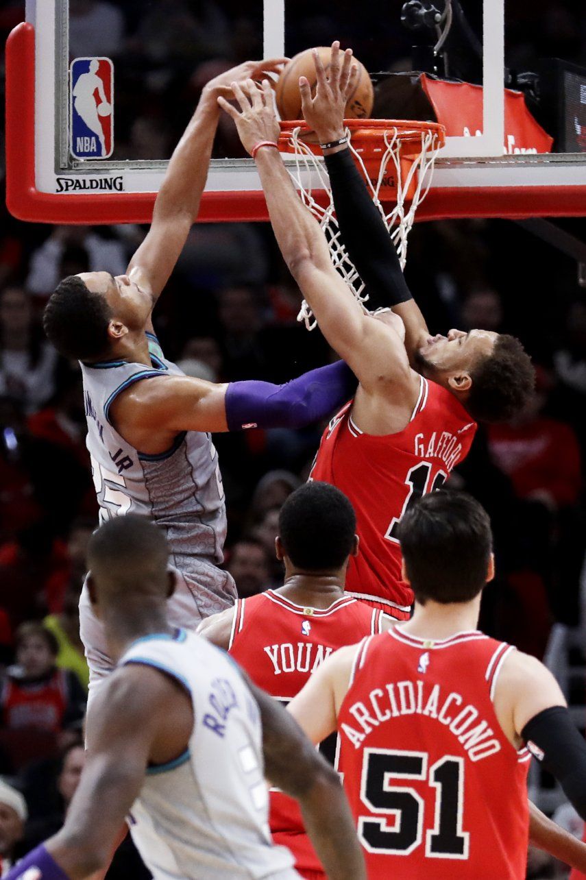 En partido lento, Hornets derrota 83-73 a Bulls