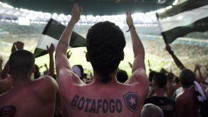 Hincha muere baleado frente a estadio en Río de Janeiro