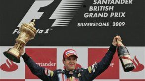 Vettel gana Gran Premio Británico; Red Bull toma dos primeros