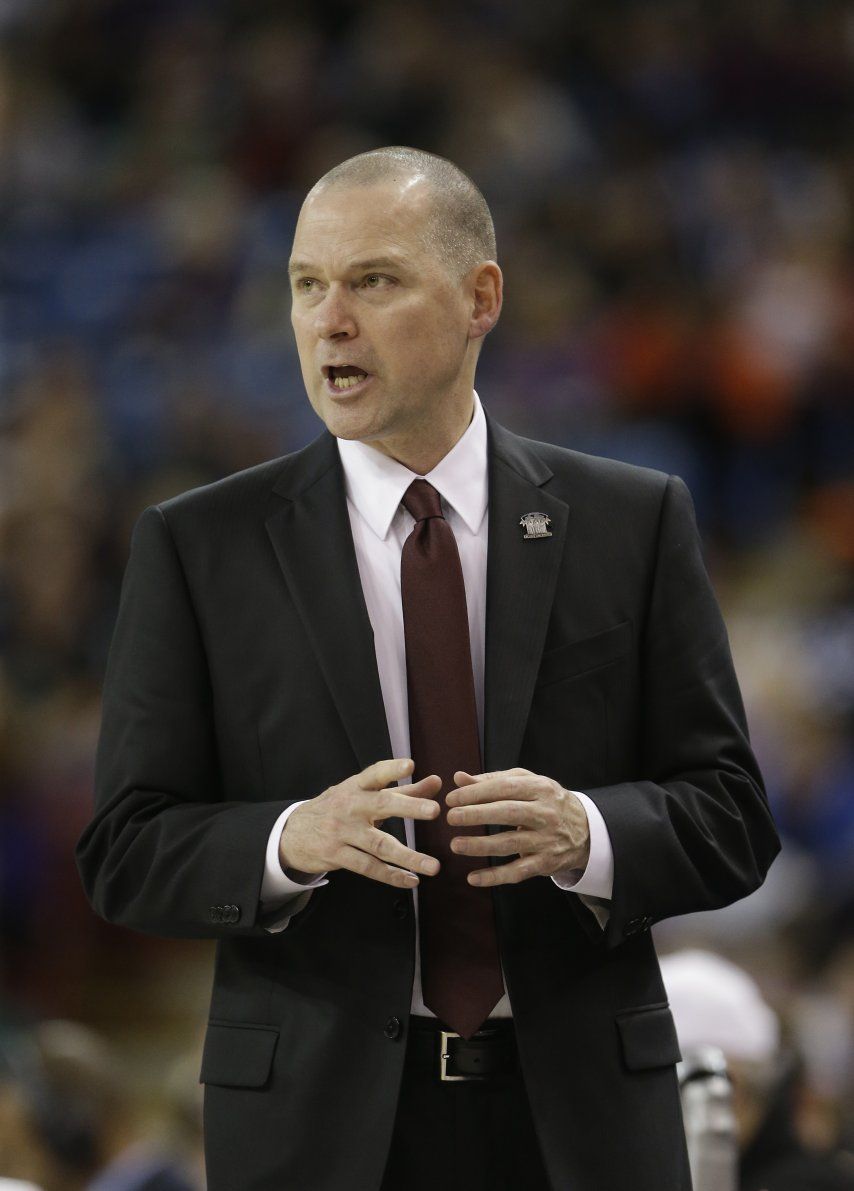 Los Kings despiden al entrenador Michael Malone