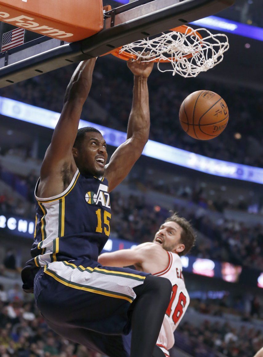 Favors guía al Jazz a un triunfo sobre Bulls