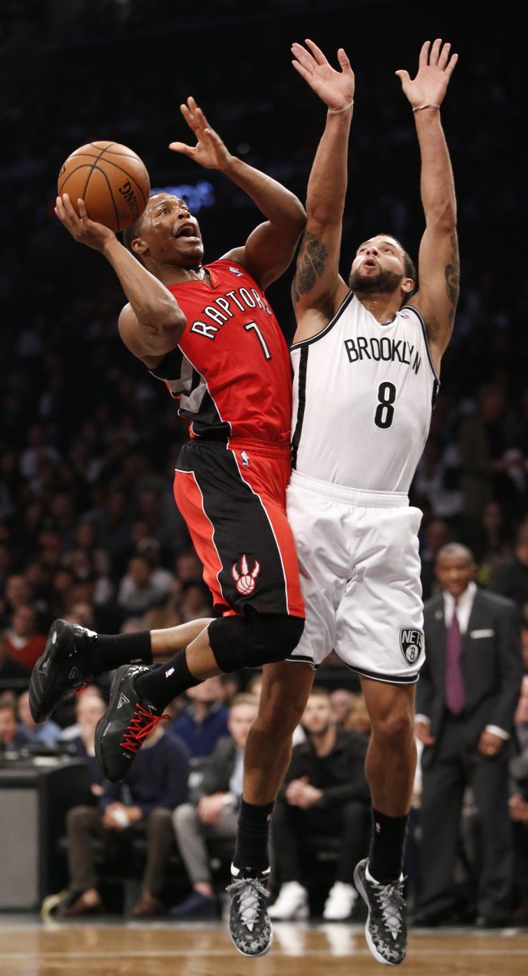 Raptors vencen a Nets en Brooklyn e igualan serie