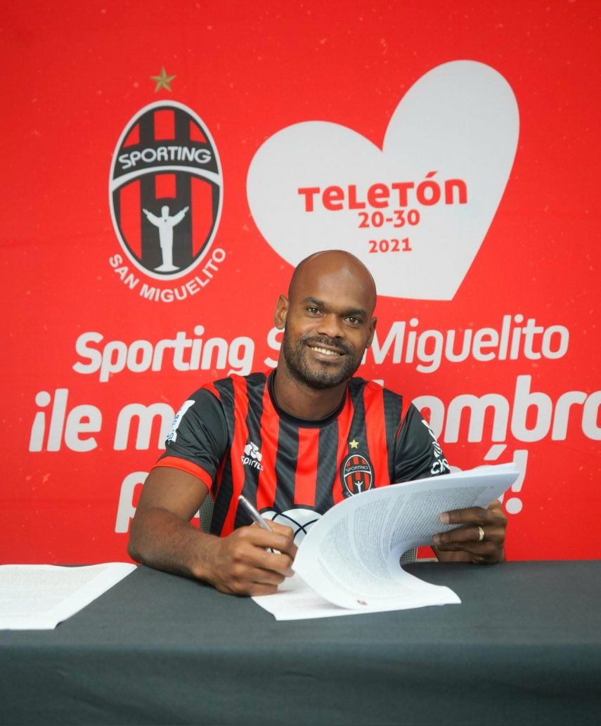 Adolfo Machado ficha por el Sporting San Miguelito en la LPF