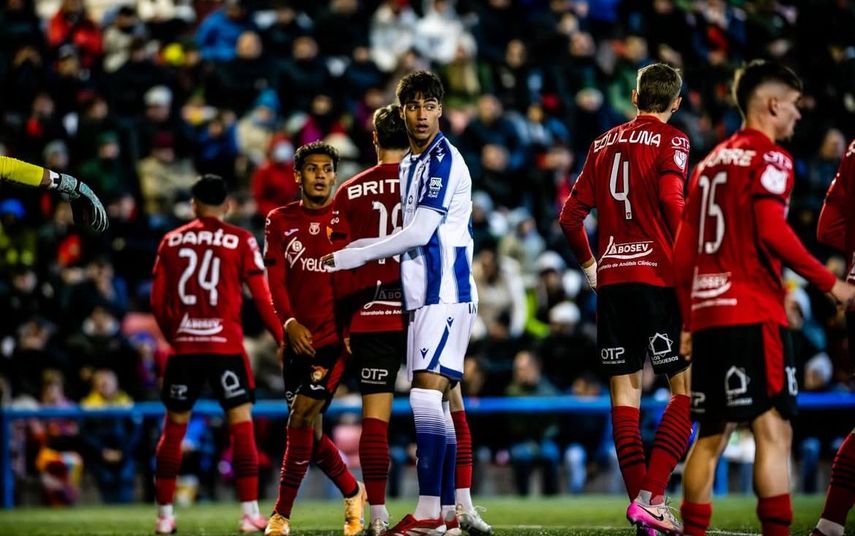 Martín Krug agradece a sus padres y hermano luego de su debut con el Levante UD