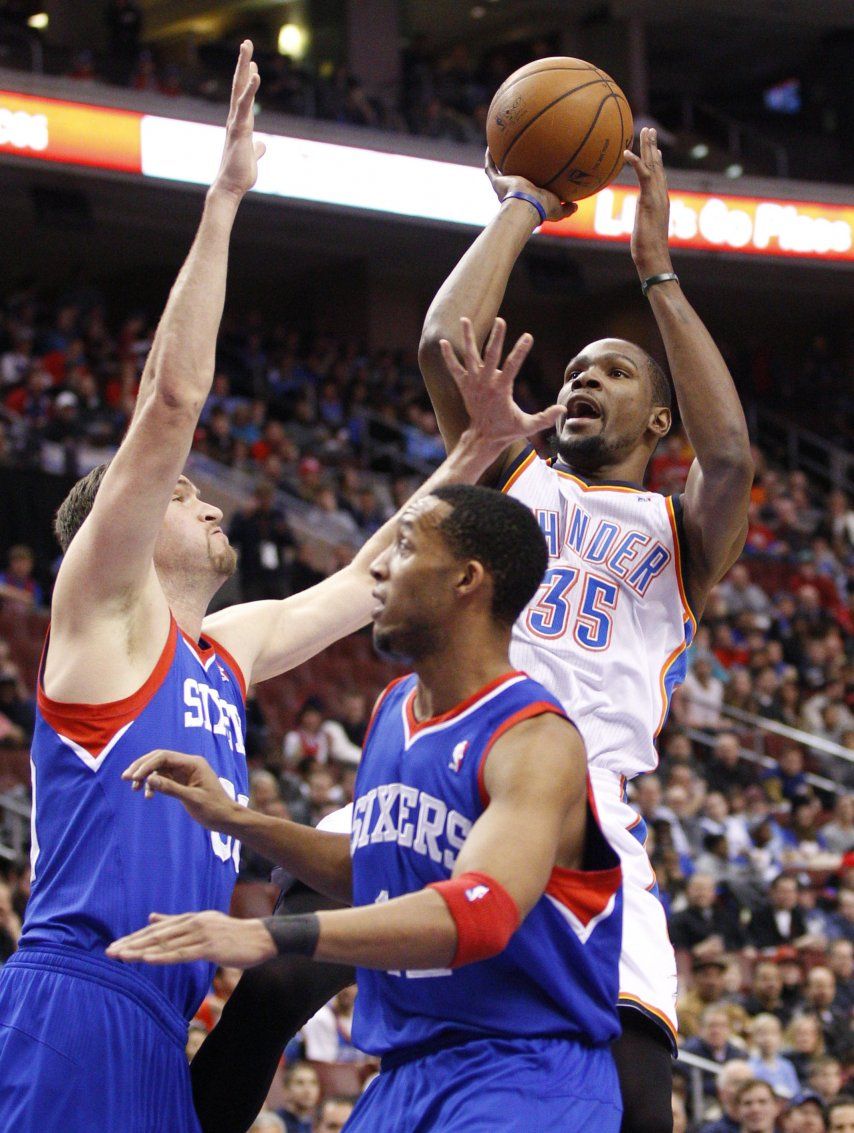 Durant logra triple doble en victoria de Thunder
