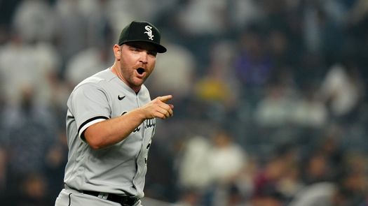 MLB: Liam Hendriks llega a un acuerdo con los Medias Rojas