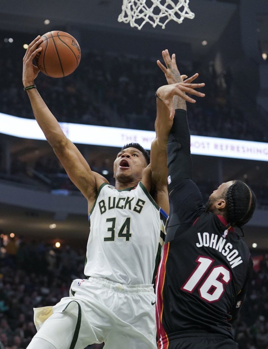 Triple-doble de Antetokounmpo y Bucks destroza al Heat