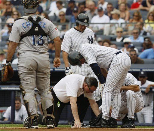 Jeter sale de partido por pelotazo en el pie