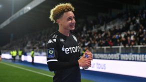 Mónaco se acerca al liderato en Francia tras venceral Auxerre