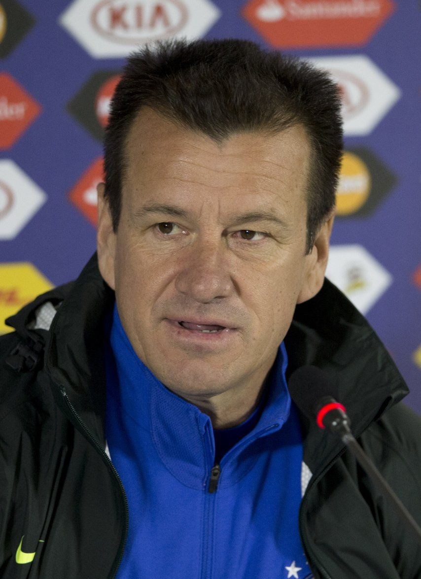 Dunga se disculpa por comentarios sobre afrodescendientes