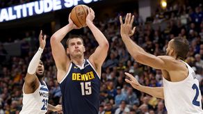 NBA: Jokic lidera triunfo ante Timberwolves y Nuggets se mantienen en la cima