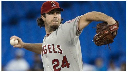 MLB: Angelinos 7, Azulejos 1; Haren recibe pelotazo pero gana