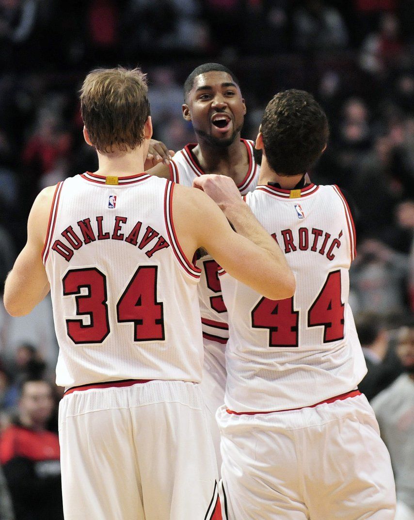 Moore y Bulls frenan a Thunder y Westbrook