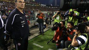 Chile derrota 2-0 a Uruguay en despedida de Bielsa