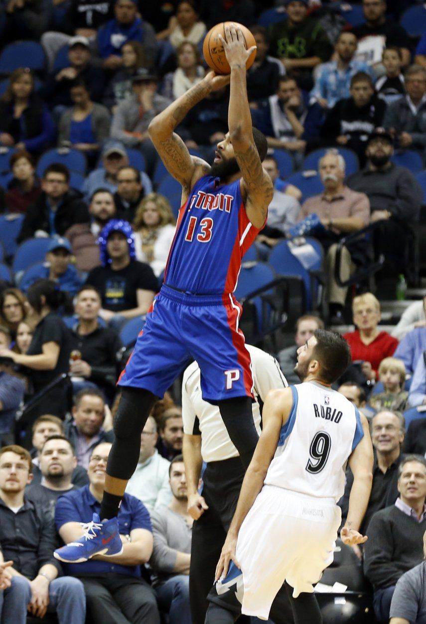 Drummond anota 21 puntos en victoria de Pistons