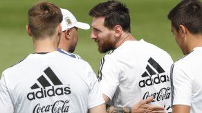 Messi cumple 31 años y recibe tensa felicitación de Sampaoli