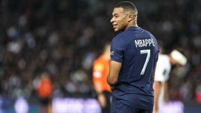 PSG desmiente rumores sobre sueldo de Kylian Mbappé.