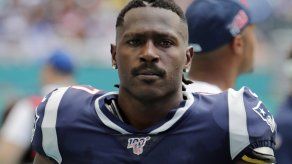 Antonio Brown se entrega en una cárcel de Florida
