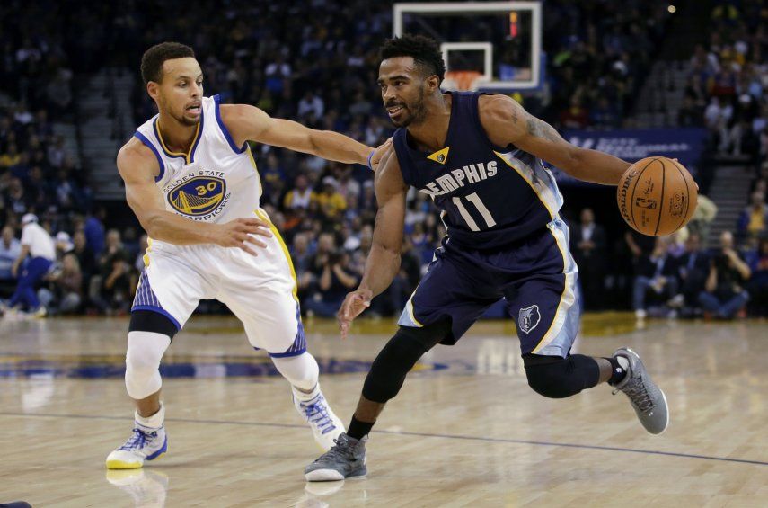 En otra gran noche de Curry, Warriors arrollan a Memphis