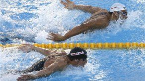 Phelps vuelve a vencer a Cavic; nuevo récord mundial