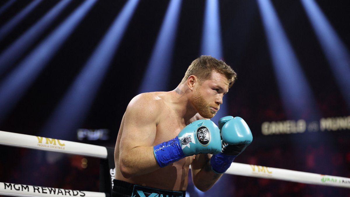 Canelo Álvarez renunciará al título de la FIB, según fuentes