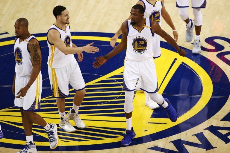 Los Warriors, a dos pasos de convertirse en un Superequipo